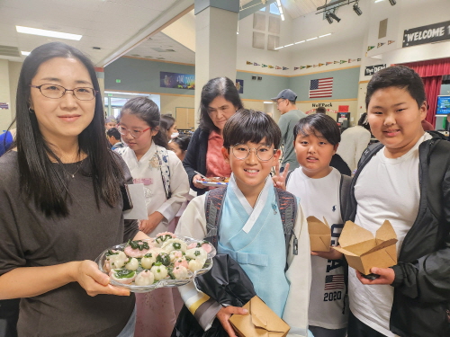 페더럴웨이 통합한국학교, 추석맞이 교내 송편 빚기 경연대회 개최