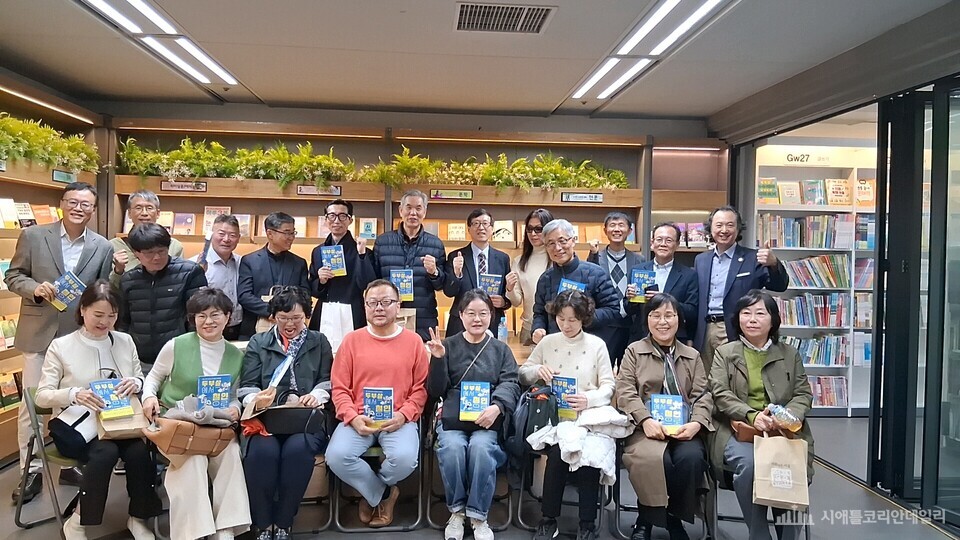 “두부살에서 철인으로” 타코마 김주영 박사 신간…33세 달리기 시작,50세 철인 3종 완주